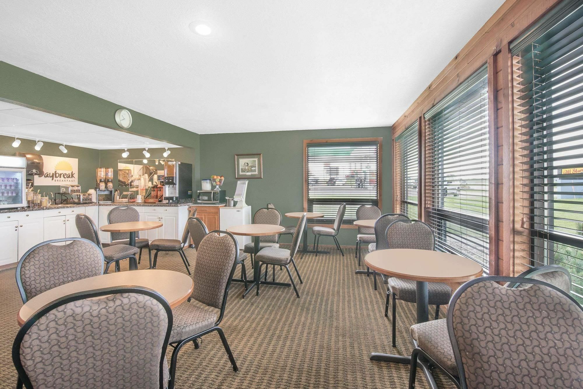Days Inn By Wyndham Mitchell Sd Exterior photo