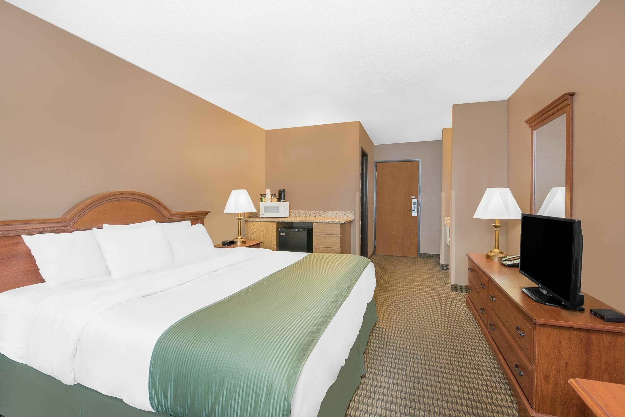 Days Inn By Wyndham Mitchell Sd Exterior photo